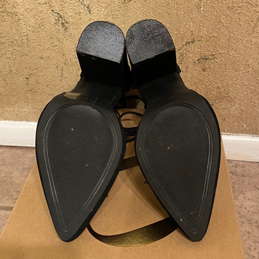 Heels - Picture 4 of 4